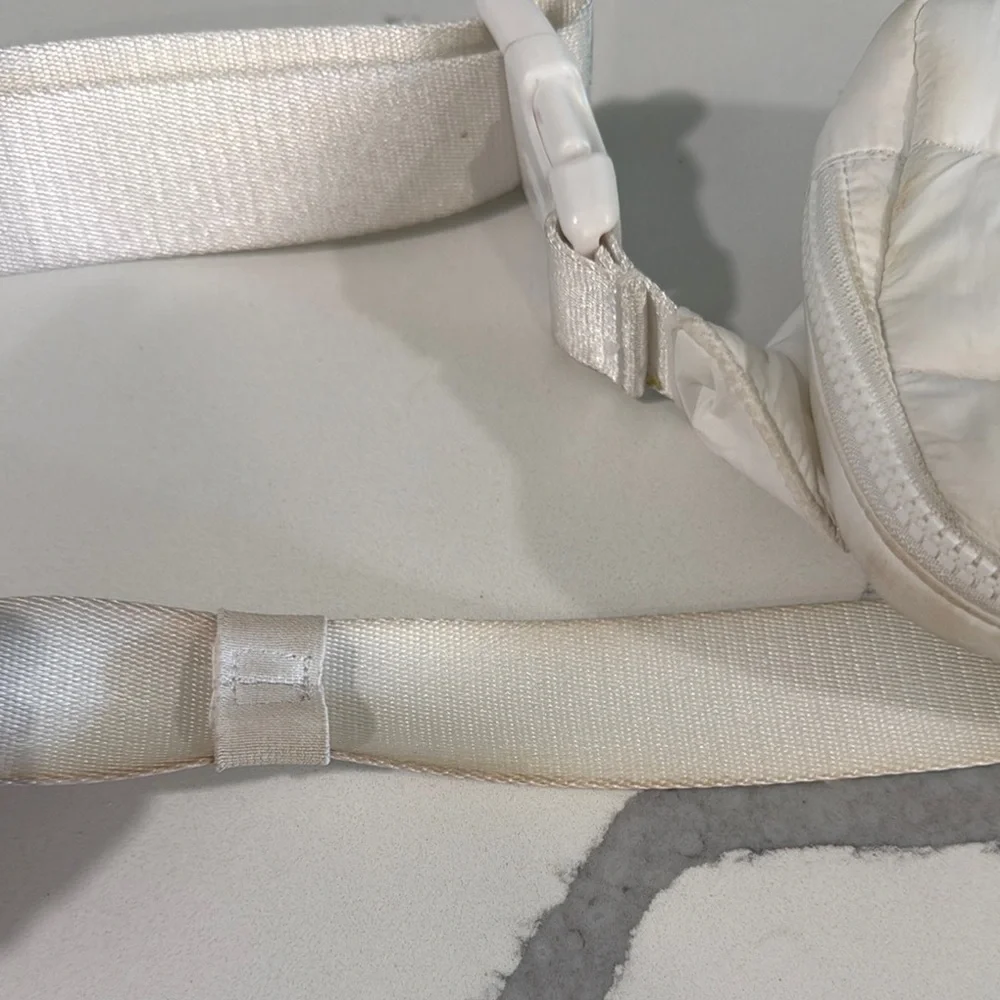 Lululemon Athletica Quilted White Crossbody Bag - Picture 8 of 9
